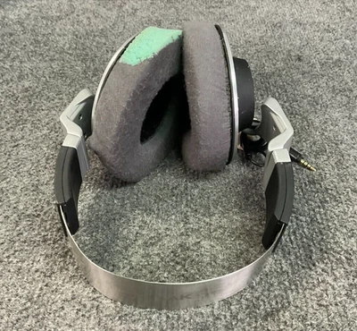 AKG K551 Wired 🎧 Microphone Closed‑Back Reference‑Class Headphones - Image 1 of 4