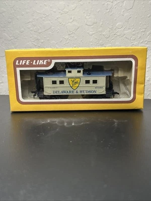 LIFE-LIKE HO Scale Caboose #8545 - Delaware & Hudson  in Original Box - Image 1 of 4