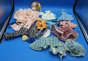 VINTAGE 22 pcs LOT SMALL DOLL CLOTHES MIXED LOT DRESSES HATS AS IS - Picture 1 of 4