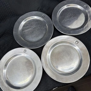 4er Set Vintage Wilton Armetale RWP Zinn Wappen Emblem Essteller 10,5" - Bild 1 von 11