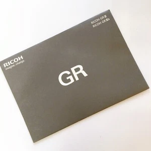 Cámara RICHO GR GRIII GRIIIX para folleto japonés publicado en septiembre de 2021 - Imagen 1 de 10