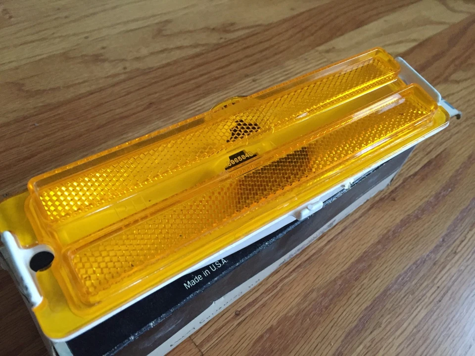 1973 PONTIAC CATALINA BONNEVILLE NOS GM RH LENTE DE LUZ MARCADOR FRONTAL 911986 - Imagem 1 de 2