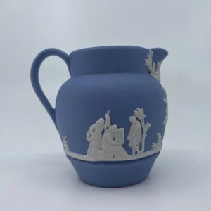 Jarra en miniatura de cerámica de jaspe Wedgwood 2,5 pulgadas azul - Imagen 1 de 6