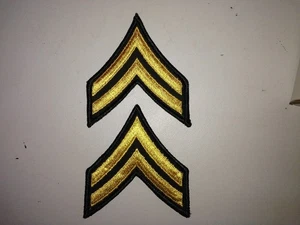2 Vintage Patches Militär US Army CPL (E-4) Rang Abzeichen Herren Uniform Chevron - Bild 1 von 1