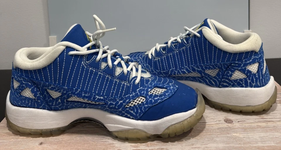 Nike Air Jordan 11 Retro Bajo “Azul Argón” Ralladura Blanco GS 5Y/Mujeres 6.5 306006-472 Foto 1 de 4