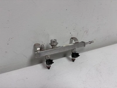 2016 Polaris RZR 900 S OEM Fuel Rail & Injectors 2522177 - Image 1 of 4