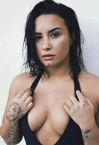 Demi Lovato in einem 11" x 17" Hochglanz Foto Poster g02n - Bild 1 von 1