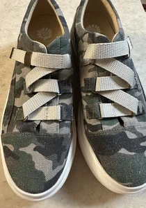 Women's YellowBox Camo Sneakers Size 8 - Picture 1 of 9