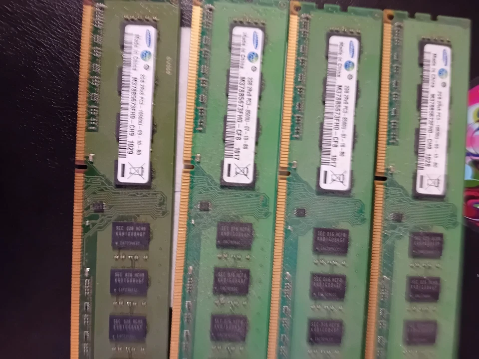 SAMSUNG 4x 2GB (8GB SET) 2RX8 PC3 8500U-07-10-B0 M378B5673FH0-CF8 DDR3-1066 MEMO - Image 1 of 1