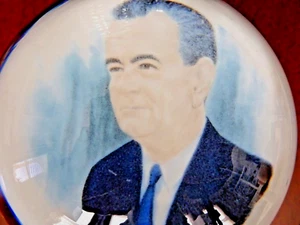 Rarität 1965 John GENTILE Glas PORTRAIT Briefbeschwerer Präsident Lyndon B Johnson  - Bild 1 von 9