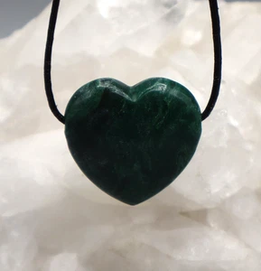 PRASEM Afrika Jade Herz gebohrt mit Lederband ca. 29,5 x 30 mm  w6 - Bild 1 von 2