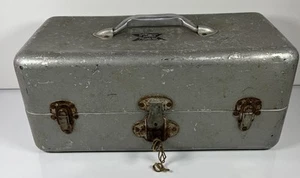 Vintage JC Higgins große Aluminium Tackle Box - Bild 1 von 10