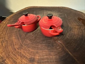 Le Creuset Cherry Stoneware Mini Condiment Pots With Lid And Spoon - Picture 1 of 2