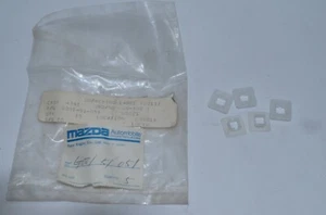1970-1990 NUEVO STOCK ANTIGUO OEM MAZDA FARO ENCHUFE AGUJERO G001-51-051 LOTE DE 5 - Imagen 1 de 4