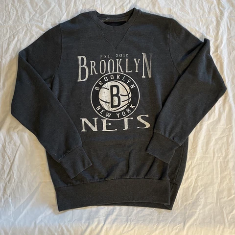 Brooklyn Nets Crewneck Sweater Adult L NBA Casual Team Logo Cover