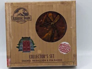 Jurassic Park | Mosquito in Amber Medallion and Pin Set | Limited Edition - Imagen 1 de 7