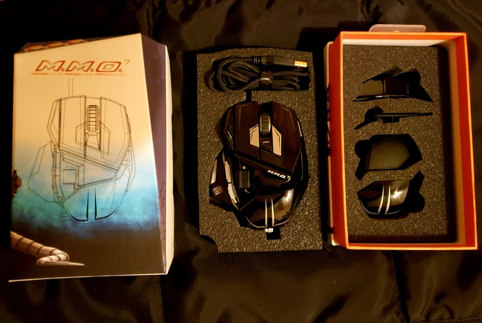 Mad Catz M.M.O. 7 mmo 7 Wired Gaming Mouse **Extremely Rare** - Image 1 of 4