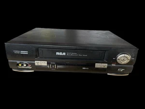 Grabadora VCR RCA VR646HF 4 cabezales Hi Fi reproductor VHS - probada y funcionando - Imagen 1 de 3