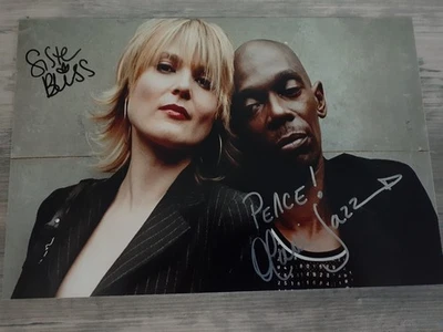 FAITHLESS MAXI JAZZ + SISTER BLISS SIGNED 12 X 8 AUTOGRAPHED STUNNING PHOTO.REAL - Image 1 of 2