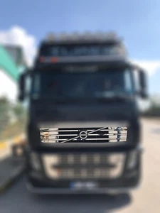 aus Edelstahl Hochpoliert Oben Grill Applikation passend für Volvo FH3 - Bild 1 von 2