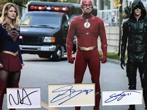 melissa benoist stephen amell grant gustin the flash 16 x 12 signed cards Cover