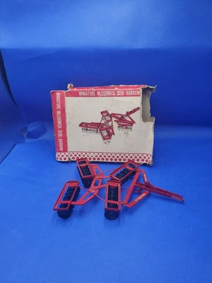 Vintage Tru-Scale IH McCormick Tractor Disk, Harrow, farm Toy Eska Original Box - Image 1 of 4
