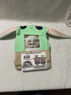 Poncho con capucha, baño, piscina y toalla de playa Star Wars The Mandalorian Baby Yoda Foto 1 de 4