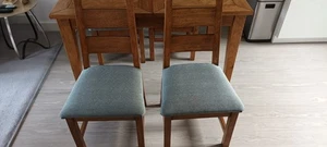Set of traditional extendable dining table and 4 matching chairs in solid oak  - Picture 1 of 9