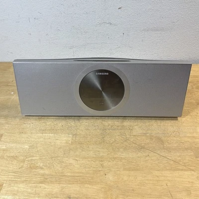 Samsung MM-D470D Micro System DVD CD FM Player ipod Dock POWERS ON UNTESTED READ - Image 1 of 4