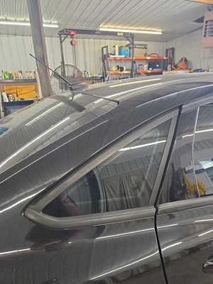 Cuarto de vidrio usado para: Ford Focus SDN 2014 moldura negra grado derecho A Foto 1 de 4