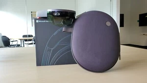 Refurbished Microsoft HoloLens + Clicker + Zubehör + OVP = KOMPLETTSET! - Bild 1 von 9