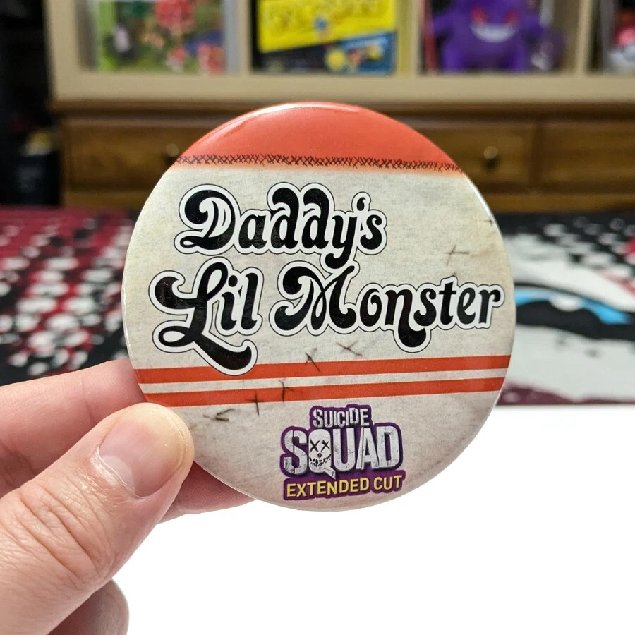 Promotional Button/Pin • Daddy's Lil Monster Suicide Squad Extended Cut (2016) Foto 1 de 1