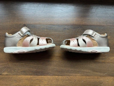 Sandalia Stride Rite Kids SRT Xena, Champagne, 9M EE. UU. Niño pequeño Foto 1 de 3