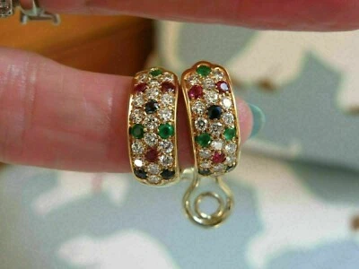 Aretes tipo argolla Huggie de rubí de corte redondo de 3 quilates enchapados en oro amarillo de 14 quilates Foto 1 de 4