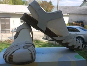 Sandalias para mujer Earth Origins talla 8,5 W cuero blanco arena nuevas en caja zapatos de verano - Imagen 1 de 22
