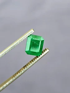 Emerald Gemstone Natural Green 1.89 ct – Emerald Cut Loose from Swat Pakistan - Picture 1 of 5