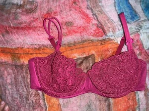 Sujetador con aros bordado Victoria’s Secret Demi talla 34B - Imagen 1 de 5