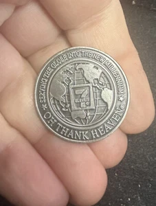 7 ELEVEN "OH THANK HEAVEN" Lapel Pin Serving the Globe into the New Millennium - Picture 1 of 2
