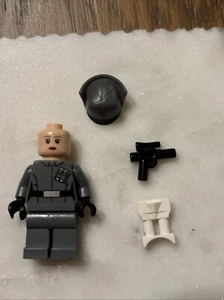 Lego Weiblicher Offizier erster Ordnung Minifigur 75104 sw0665 - Bild 1 von 3