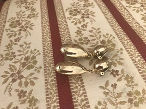 ¡HERMOSO PAR DE PENDIENTES LLAMATIVOS EN TONO DORADO BRILLANTE! CUELGA, CLIP ON! - Imagen 1 de 9