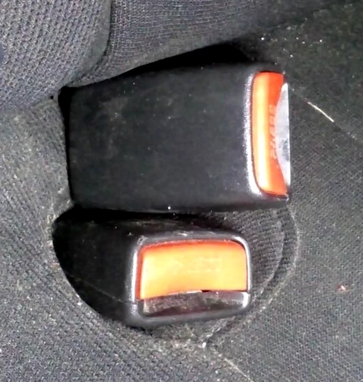 Conjunto de hebilla de cinturón de seguridad trasero derecho y central Ford Fusion OE 2011 negro Foto 1 de 1