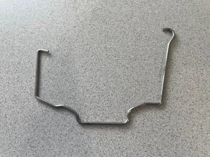 96-02 MERCEDES-BENZ E320 E430 W210 ~ HEADLIGHT CAP OUTSIDE SPRING ~ A2108260084 - Bild 1 von 3