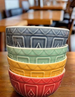 Juego de 4 cuencos de porcelana TRUDEAU 4,5 pulgadas Colores surtidos, patrón geométrico Foto 1 de 4