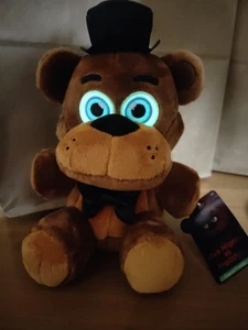 Peluche Jazwares FNAF Classic Freddy 8" con ojos GITD 2025 película  - Imagen 1 de 6