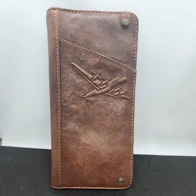 Cartera Fossil Pasaporte Cuero Marrón Estuche con Cremallera Viaje Avión en Relieve Foto 1 de 4