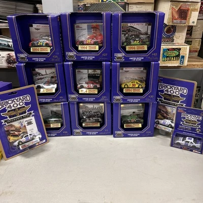 Lote de 12 - 1994 Racing Champions 1:64 Premier Edition NASCAR Brickyard 400 Foto 1 de 4