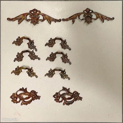 LOT D'ORNEMENT EN BRONZE ANCIENNE COMMODE TBE - Photo 1/4