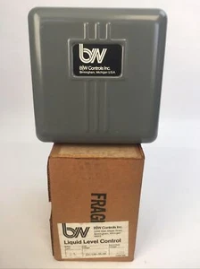 B/W CONTROLS LIQUID LEVEL CONTROL RELAY TYPE 2-L LINE VOLTAGE 110/120 SECONDARY - Picture 1 of 7