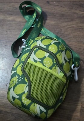 Funda Botella Agua H20 Cápsula 2.2L, Verde con Teléfono, Llavero y Correa Foto 1 de 4