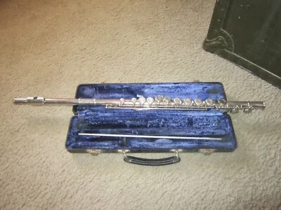 Armstrong 104 Flute with Hard Case - Image 1 of 4